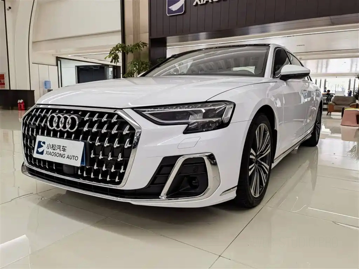 AUDI A8  2025
