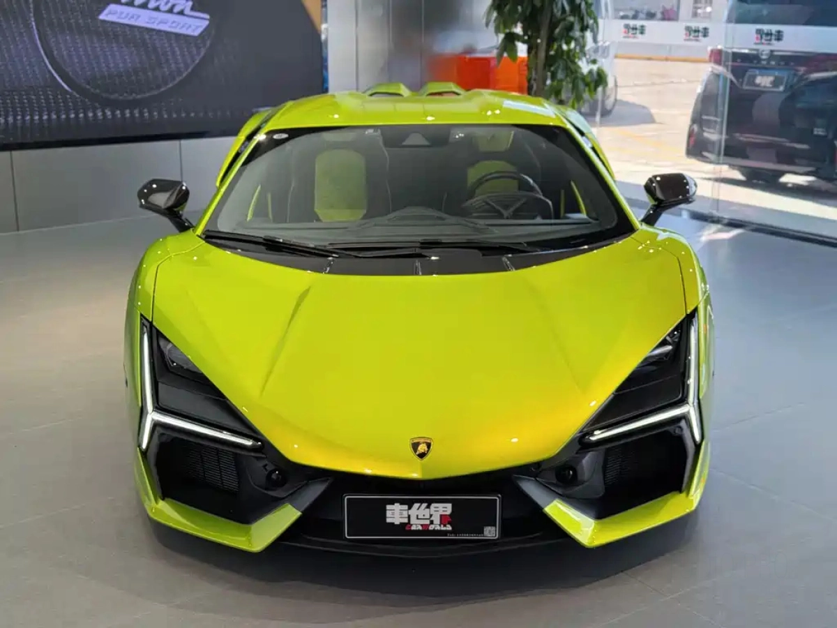 LAMBORGHINI REVUELTO  2025