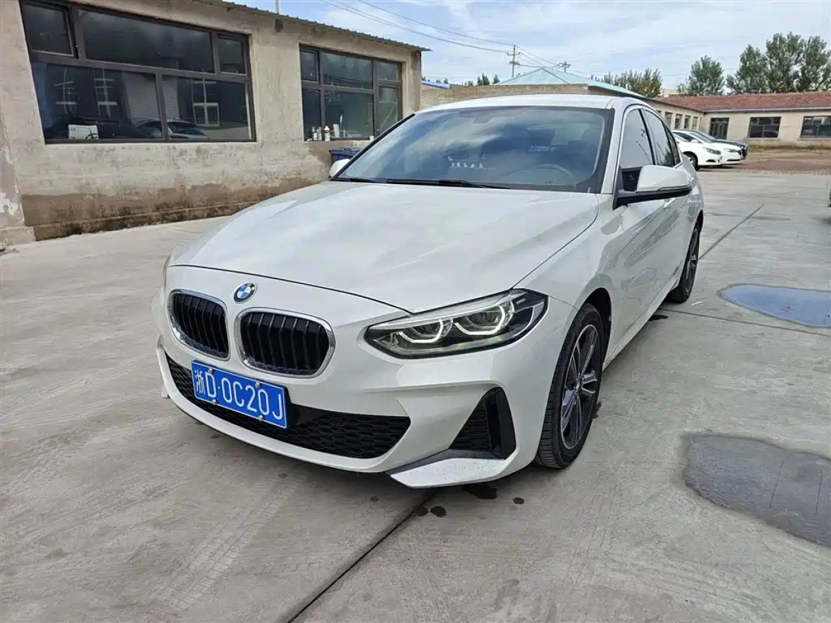 BMW 1-SERIES  2022