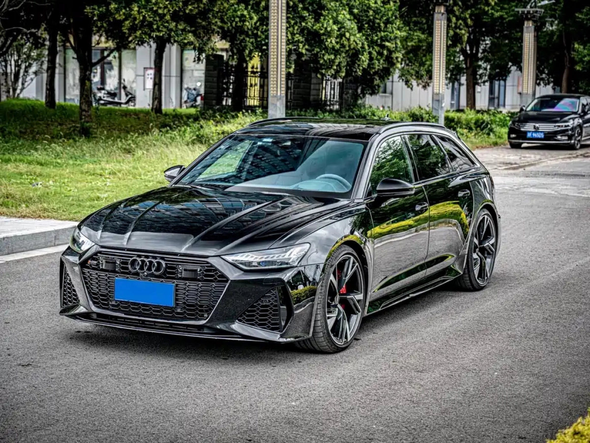 AUDI RS 6  2021