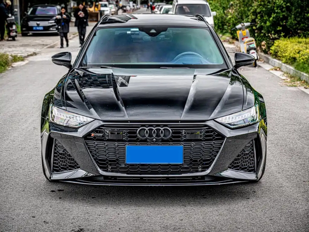 AUDI RS 6