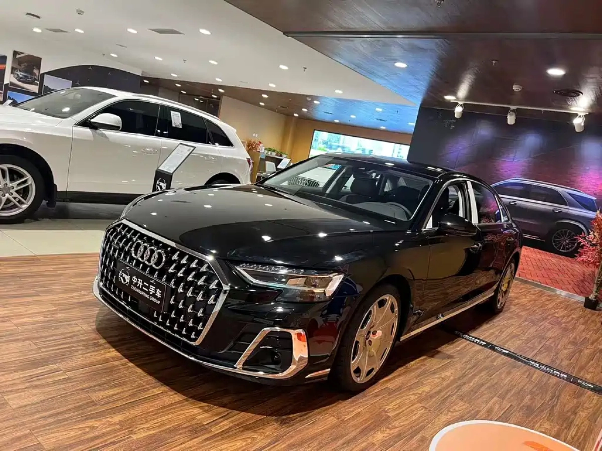 AUDI A8  2025