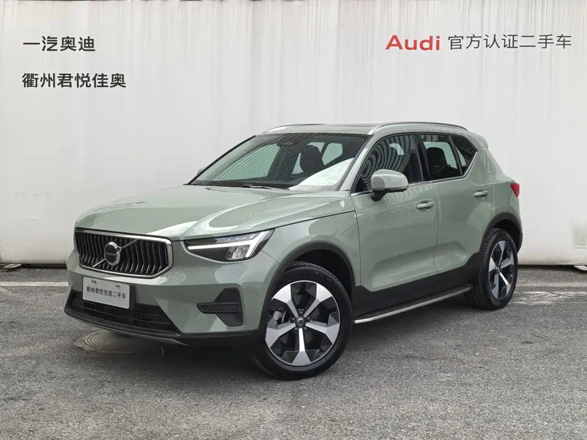 VOLVO XC40