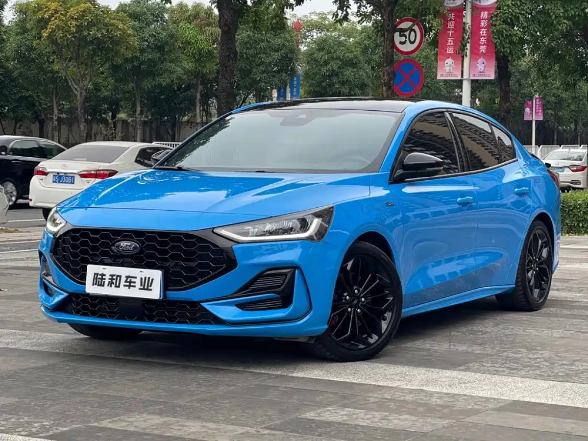 FORD FOCUS  2023