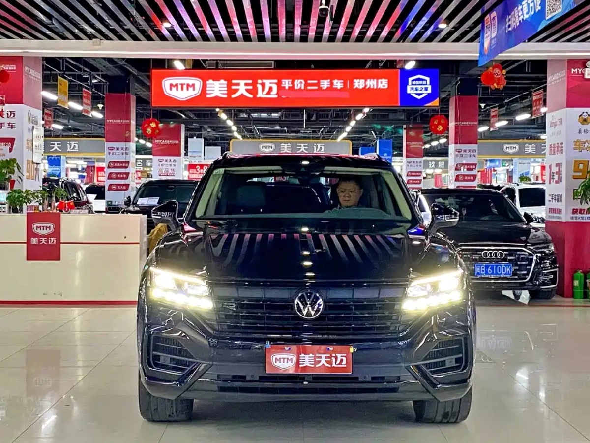 VOLKSWAGEN TOUAREG
