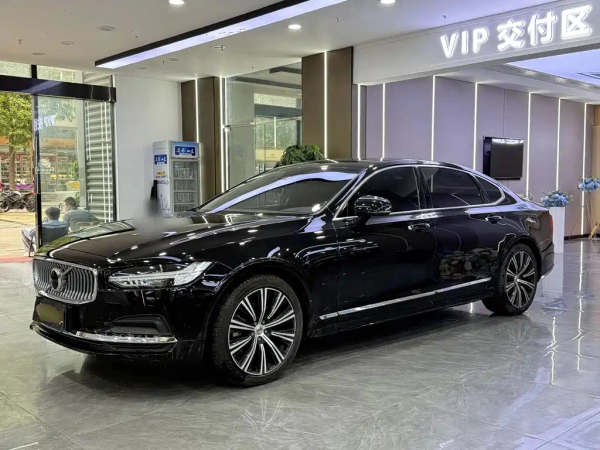 VOLVO S90