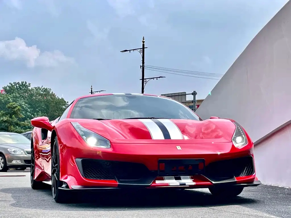 FERRARI 488