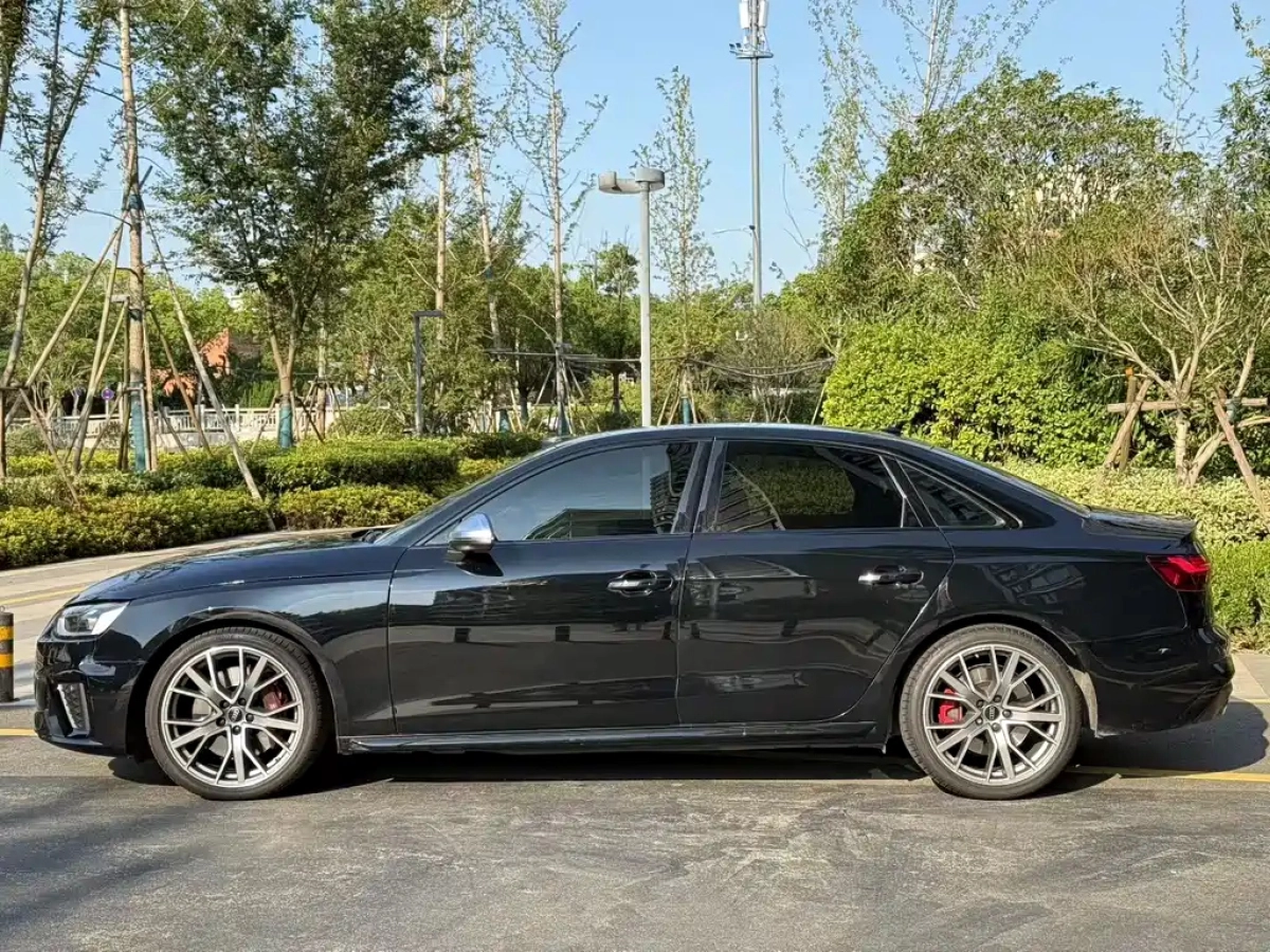 AUDI S4