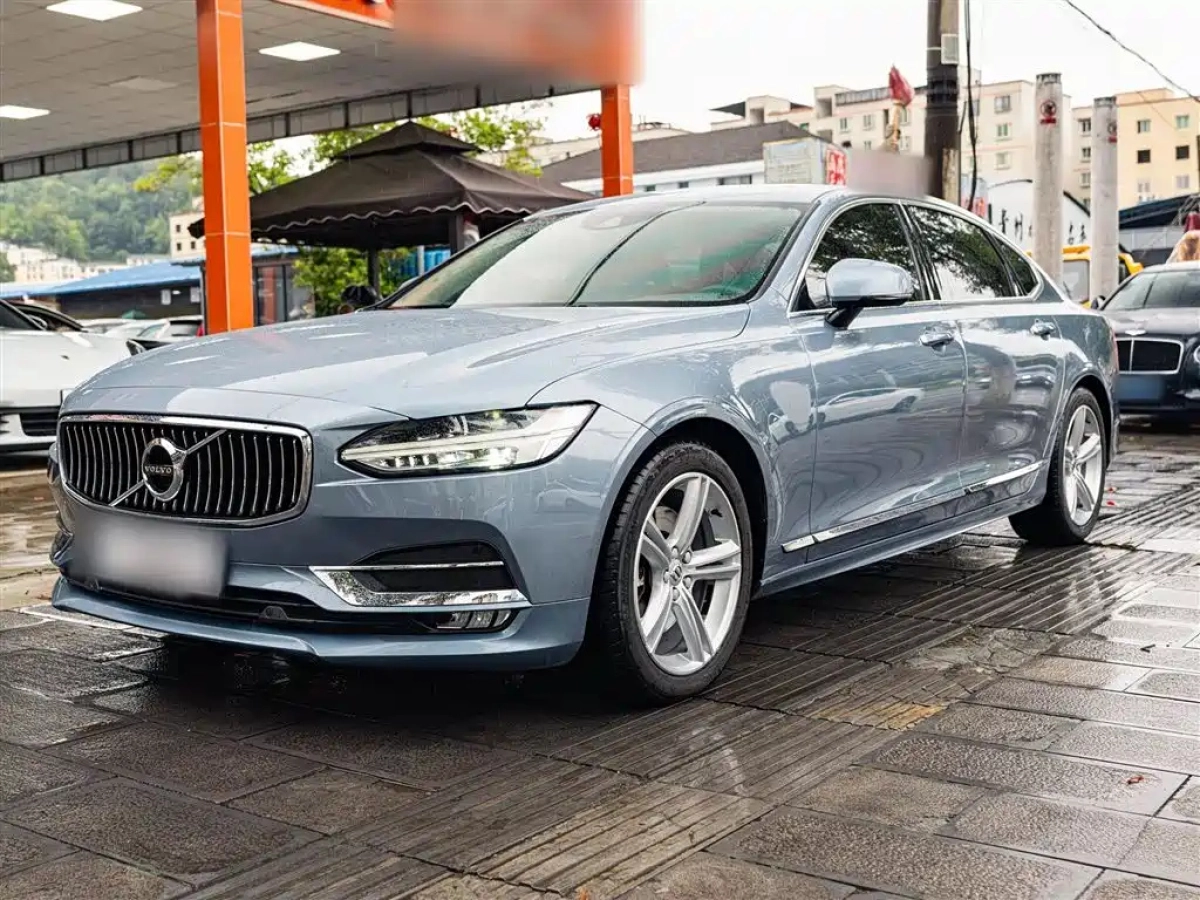 VOLVO S90