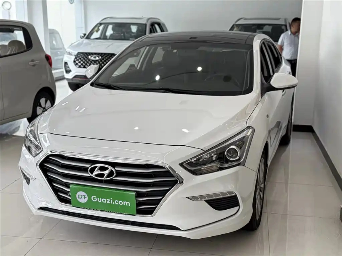 HYUNDAI MISTRA