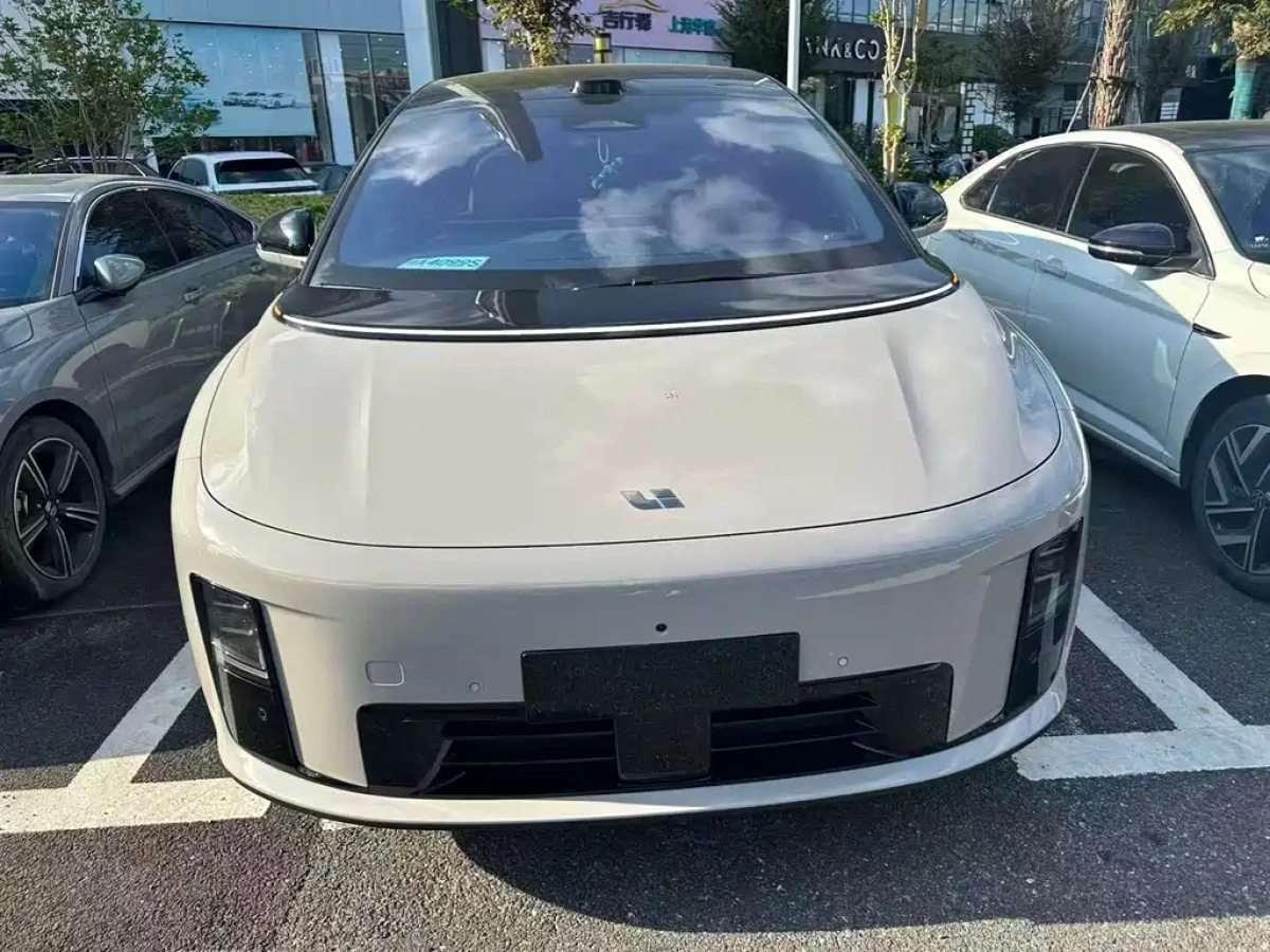 LI AUTO I8