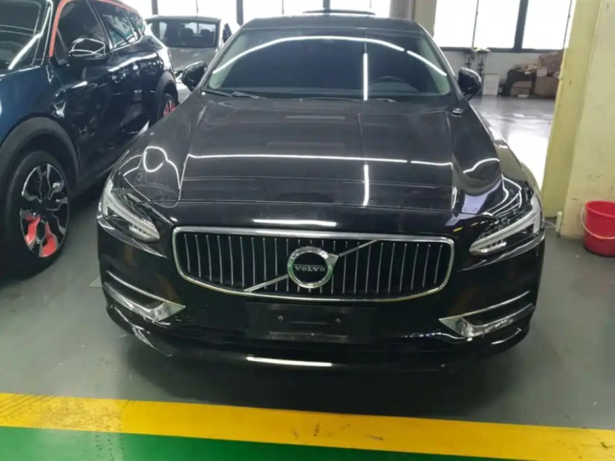 VOLVO S90