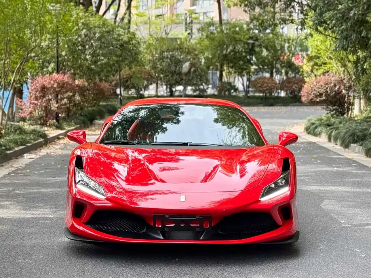 FERRARI F8