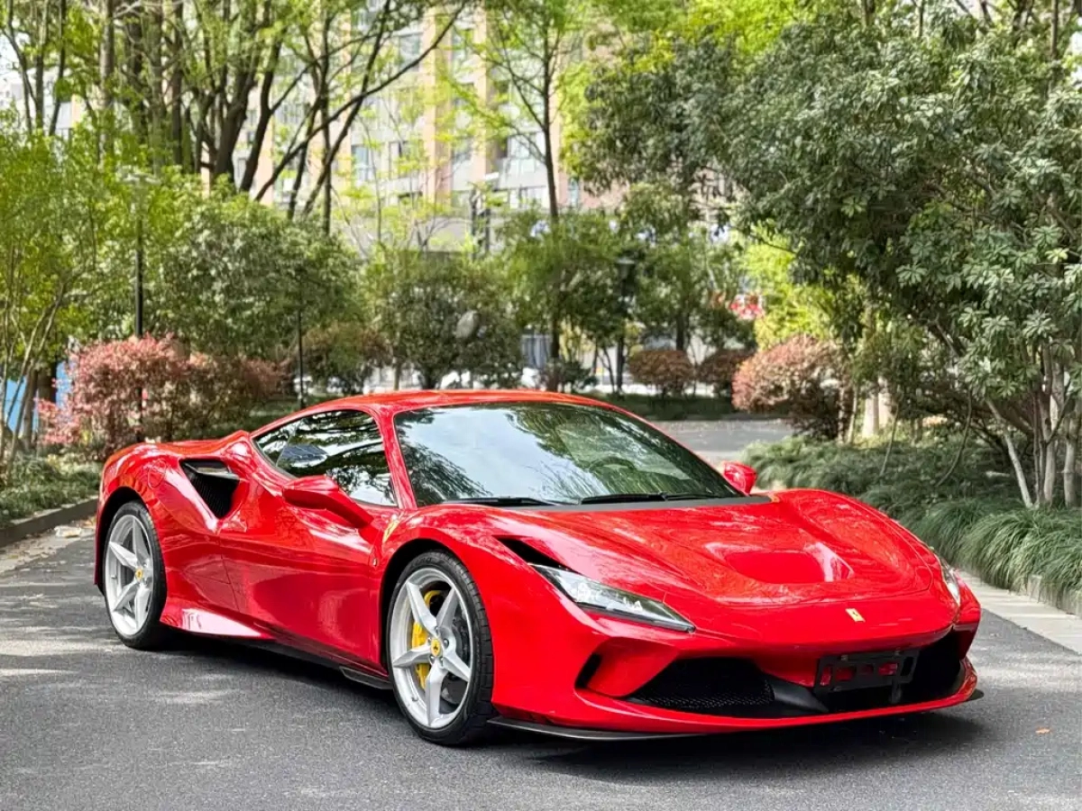 FERRARI F8