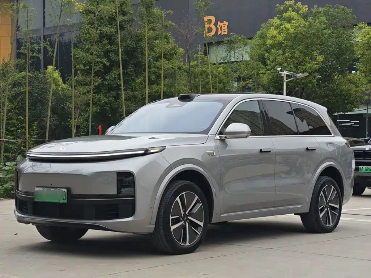 LI AUTO L8  2024