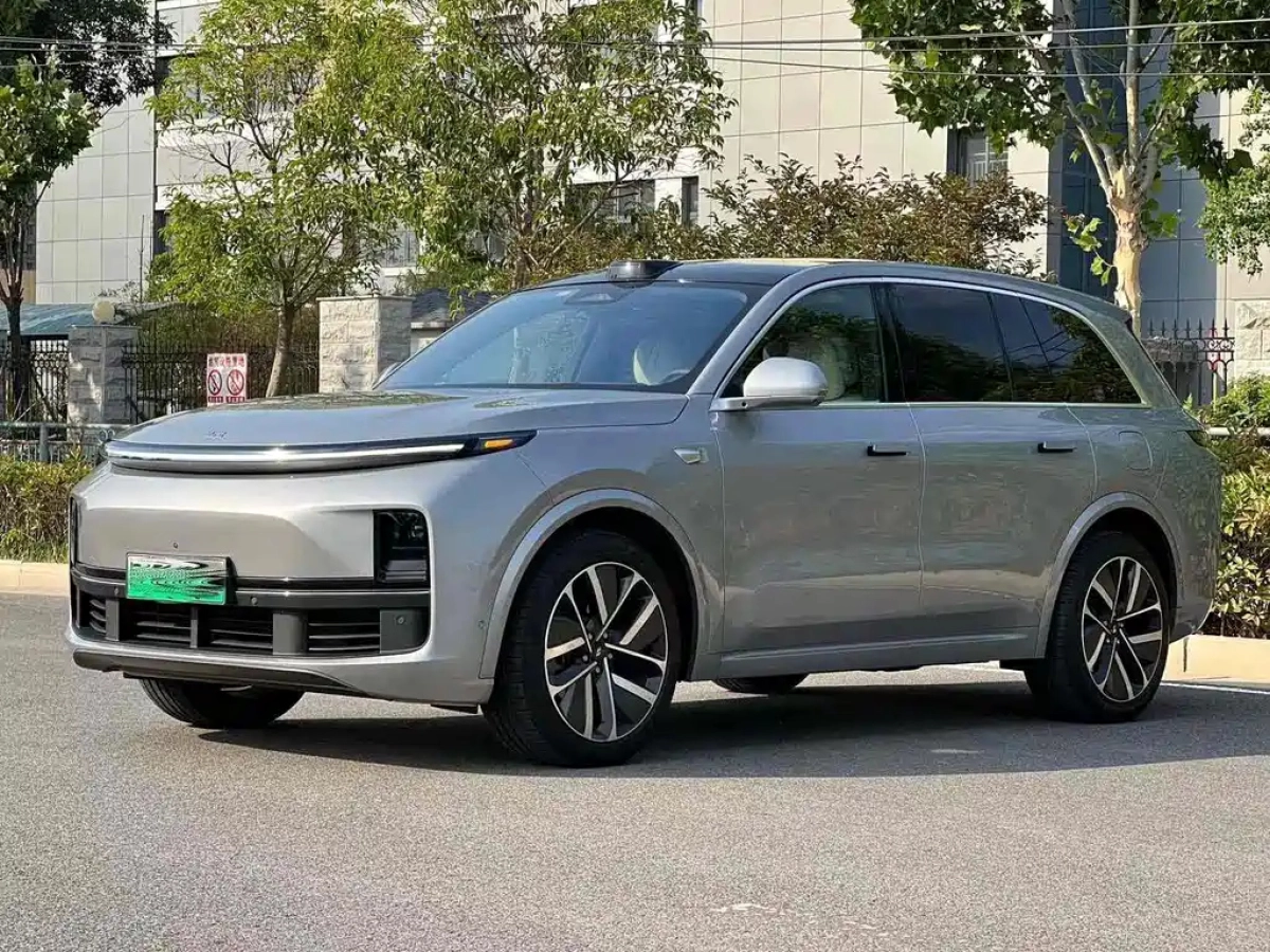 LI AUTO L8  2024