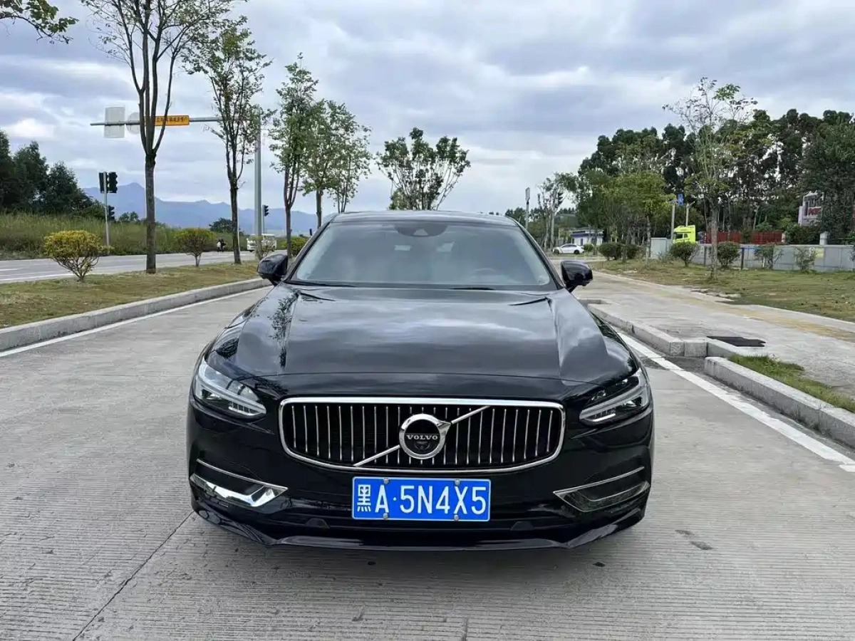 VOLVO S90