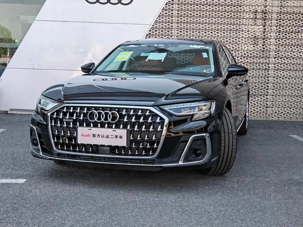 AUDI A8  2025