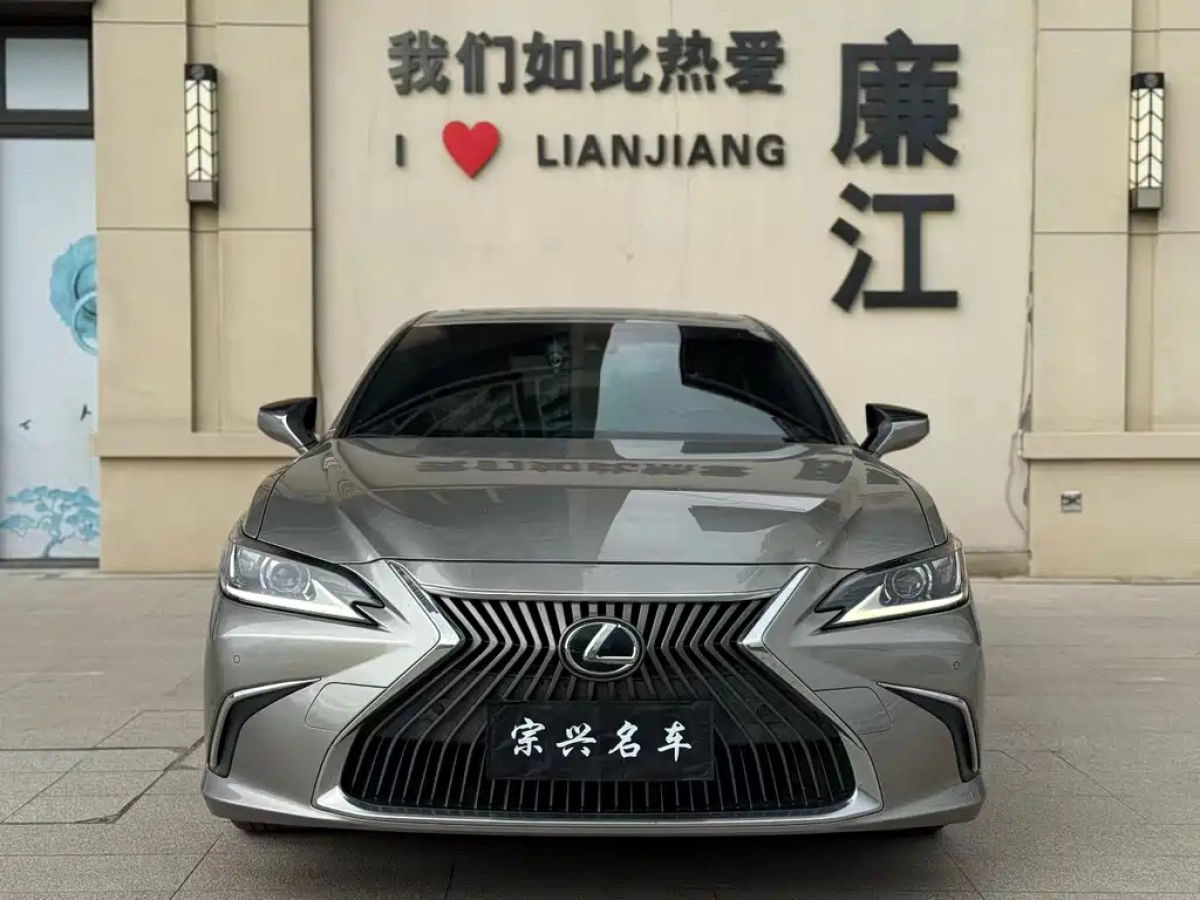 LEXUS ES