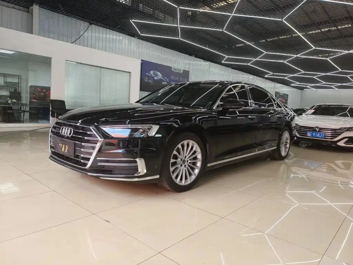 AUDI A8  2023