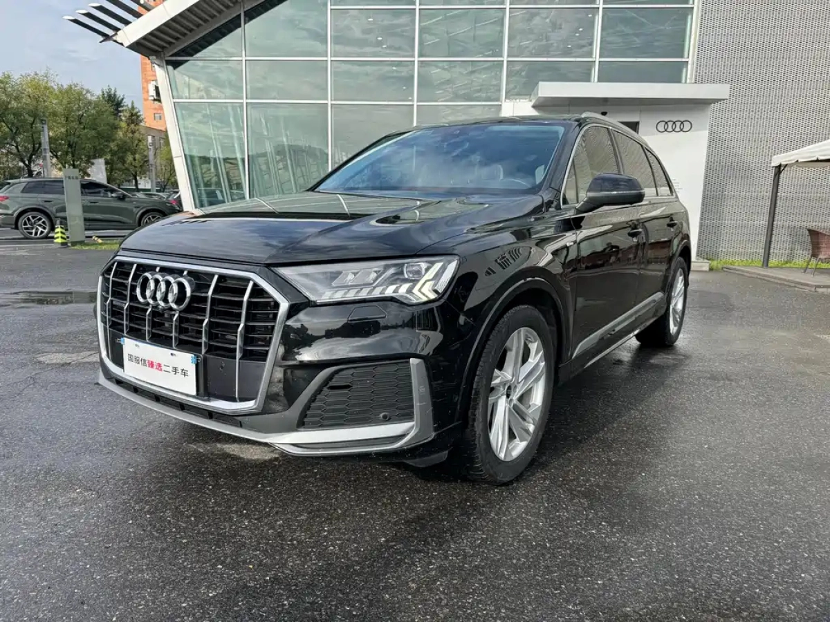 AUDI Q7  2023