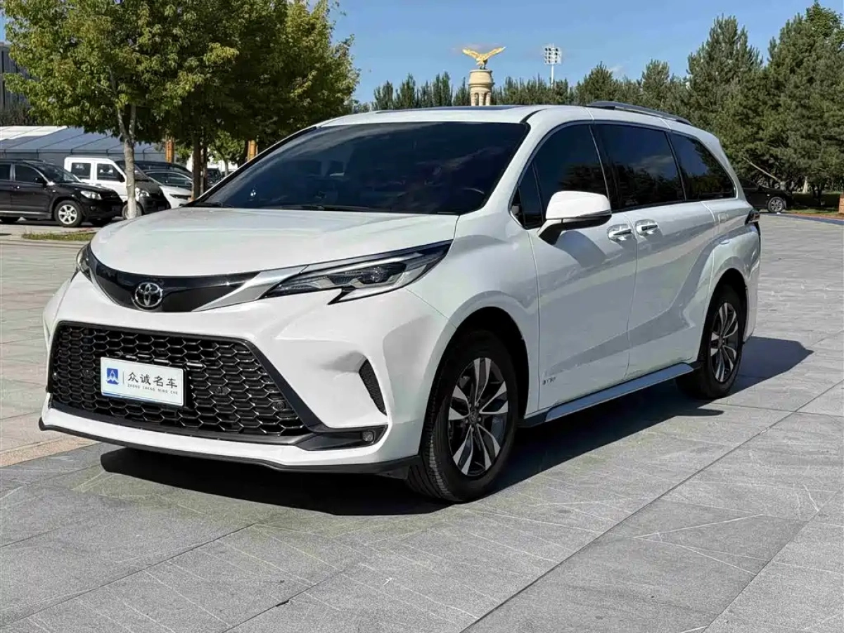 TOYOTA GRANVIA  2024