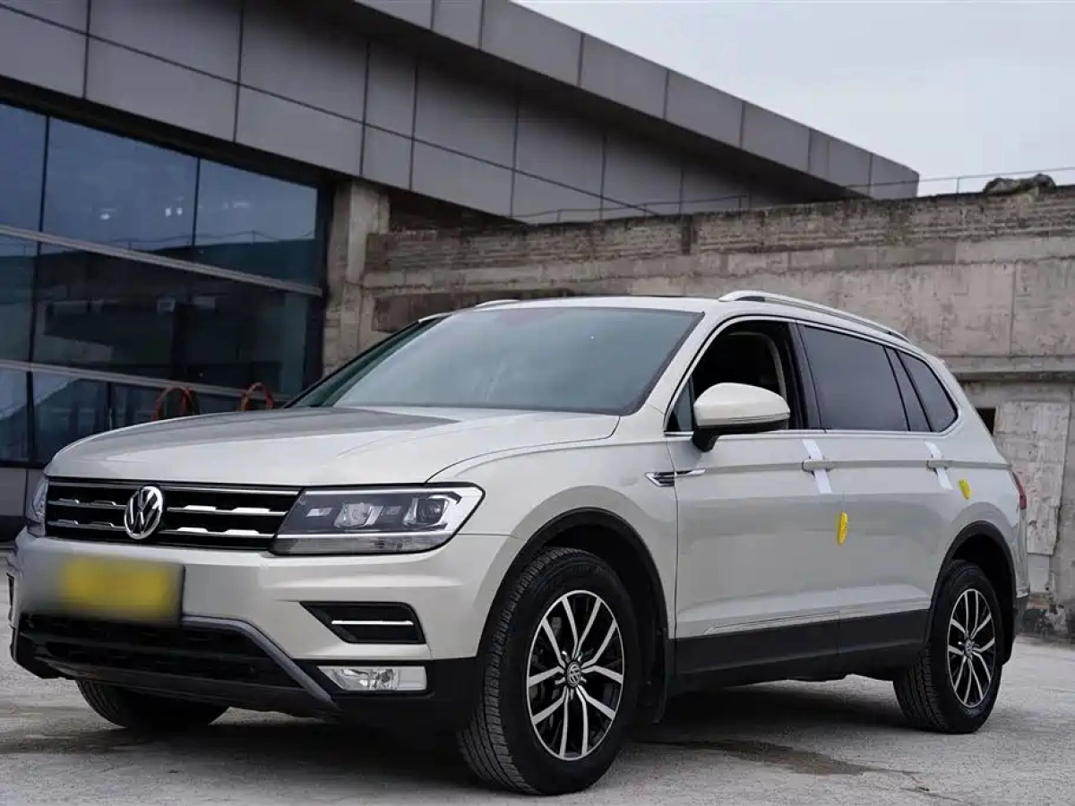 VOLKSWAGEN TIGUAN L