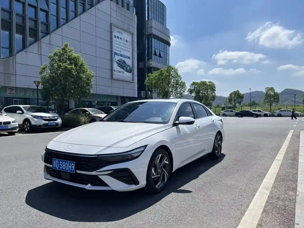 HYUNDAI ELANTRA  2024