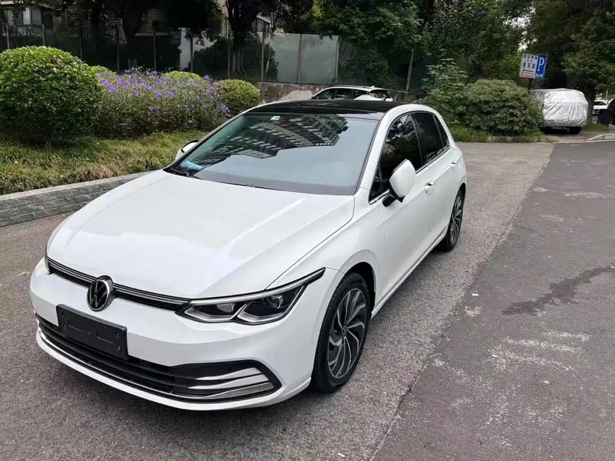 VOLKSWAGEN GOLF  2023