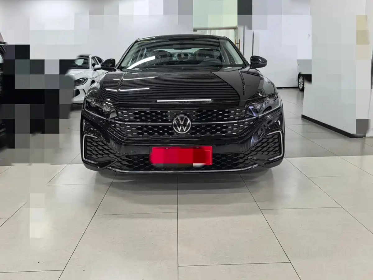 VOLKSWAGEN PASSAT  2024