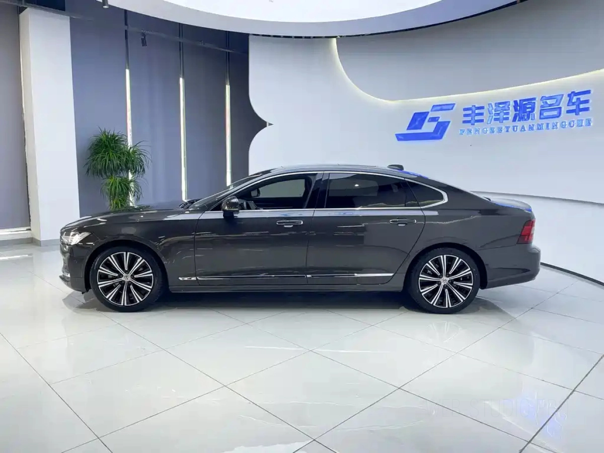 VOLVO S90