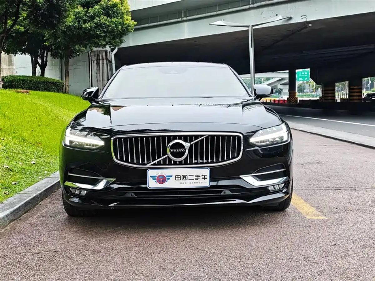 VOLVO S90
