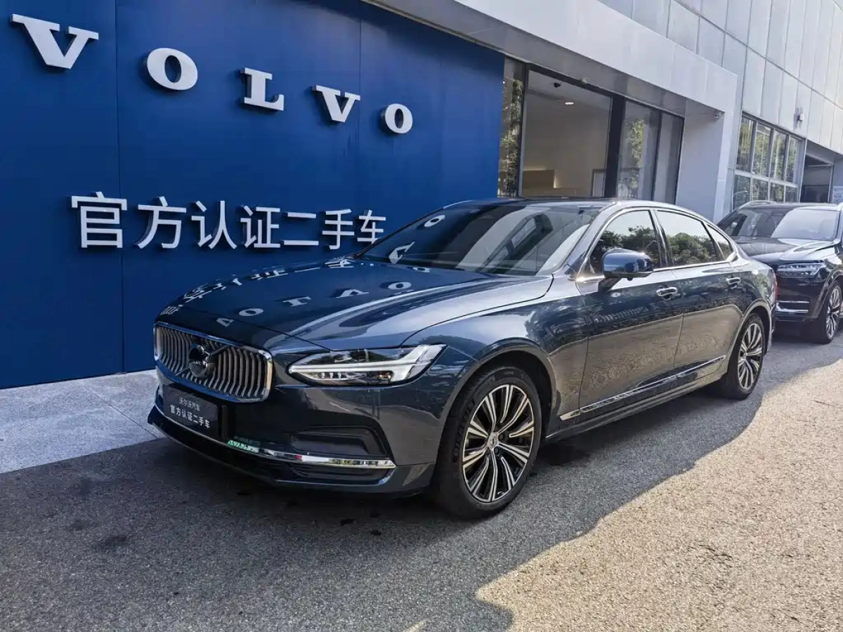 VOLVO S90