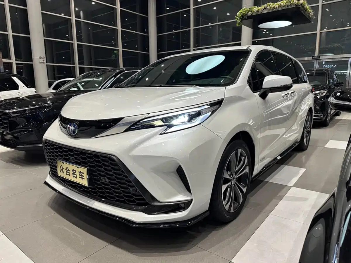 TOYOTA GRANVIA  2023