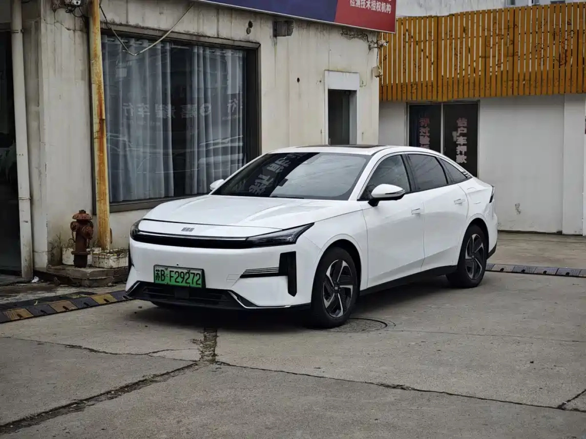 GEELY GALAXY GALAXY L6  2024