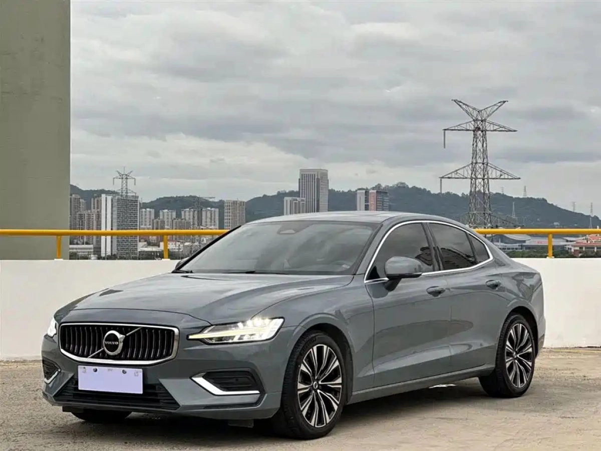 VOLVO S60  2022