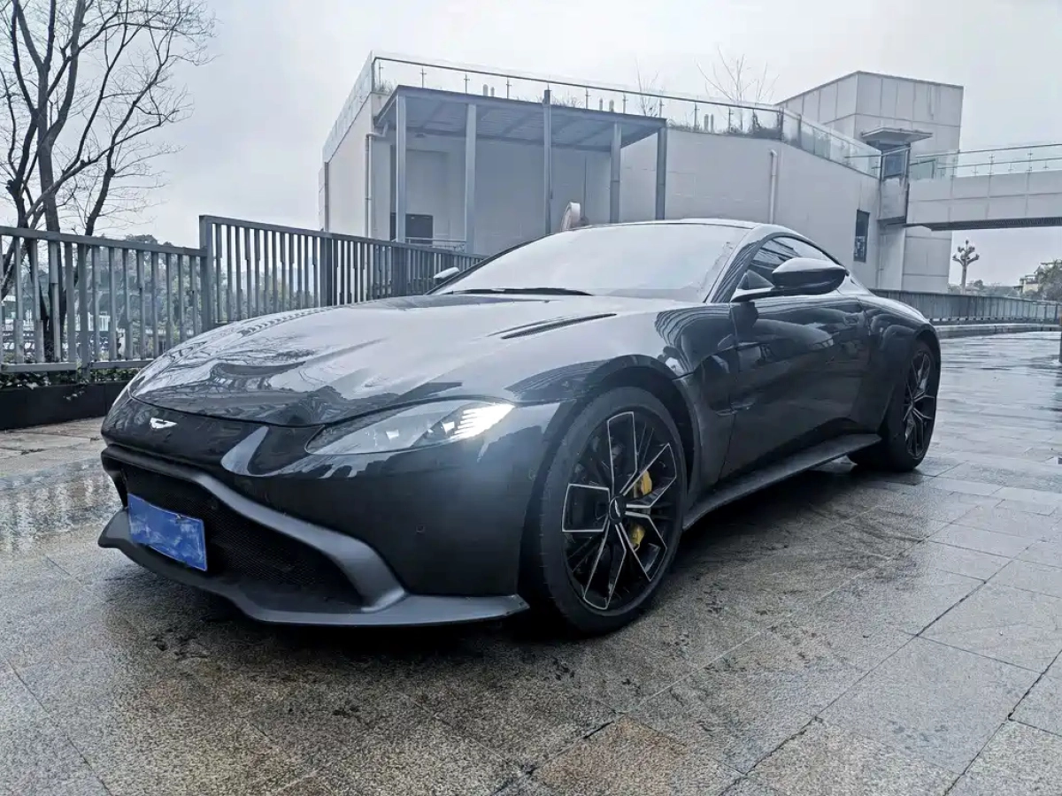 ASTON MARTIN V8 VANTAGE  2021