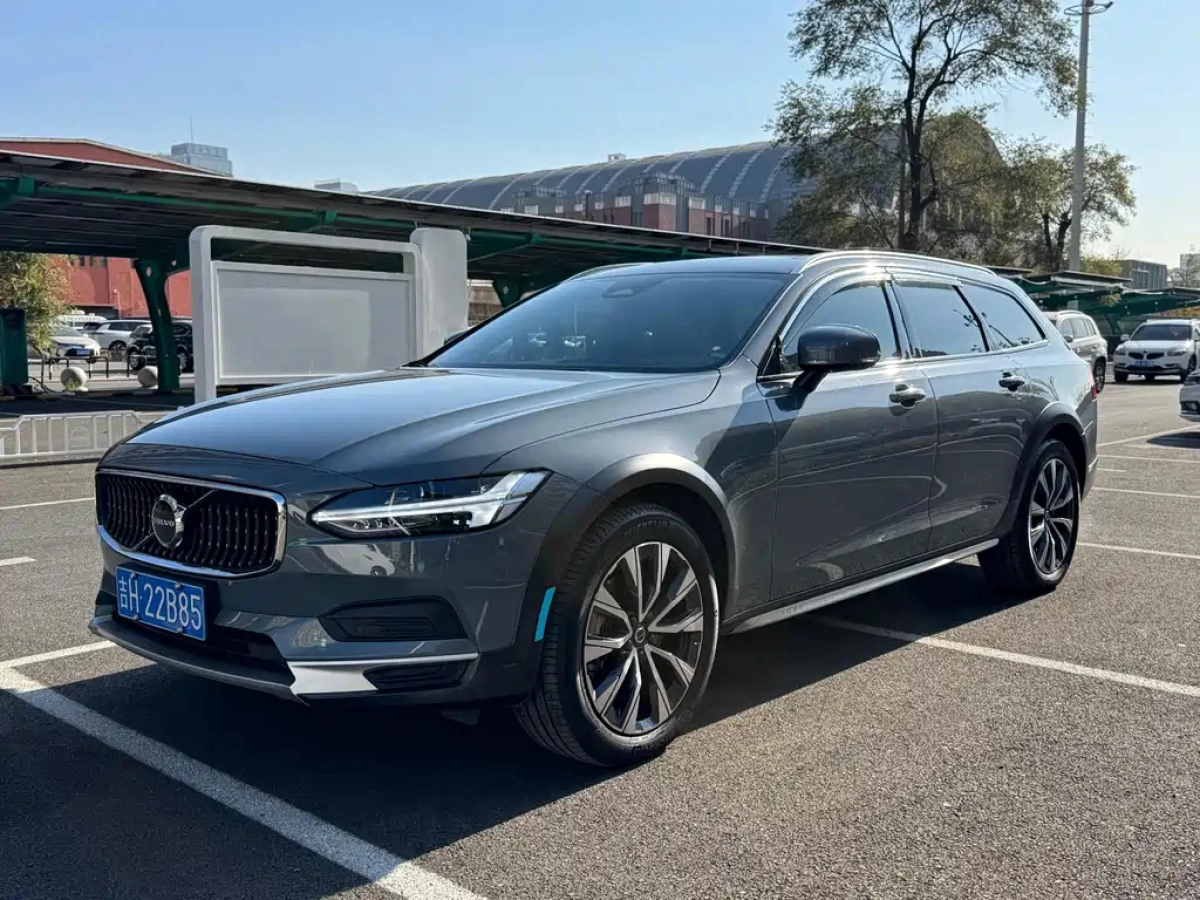 VOLVO V90  2022