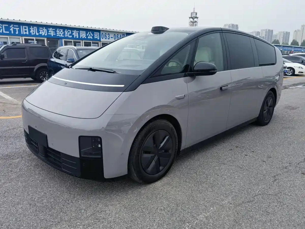 LI AUTO MEGA  2024