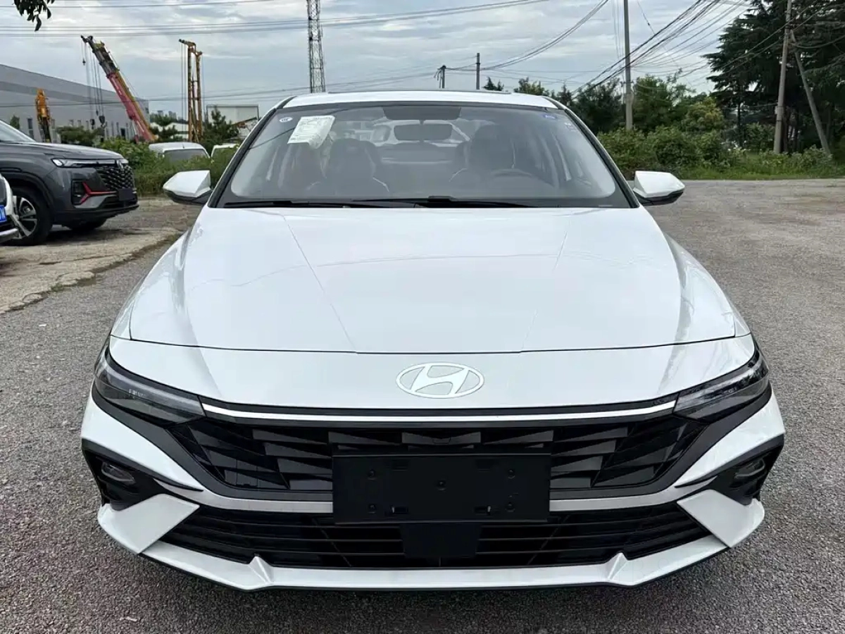 HYUNDAI ELANTRA