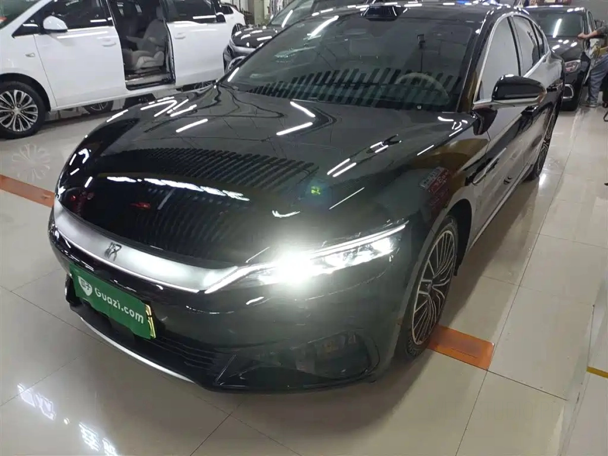 BYD HAN  2025
