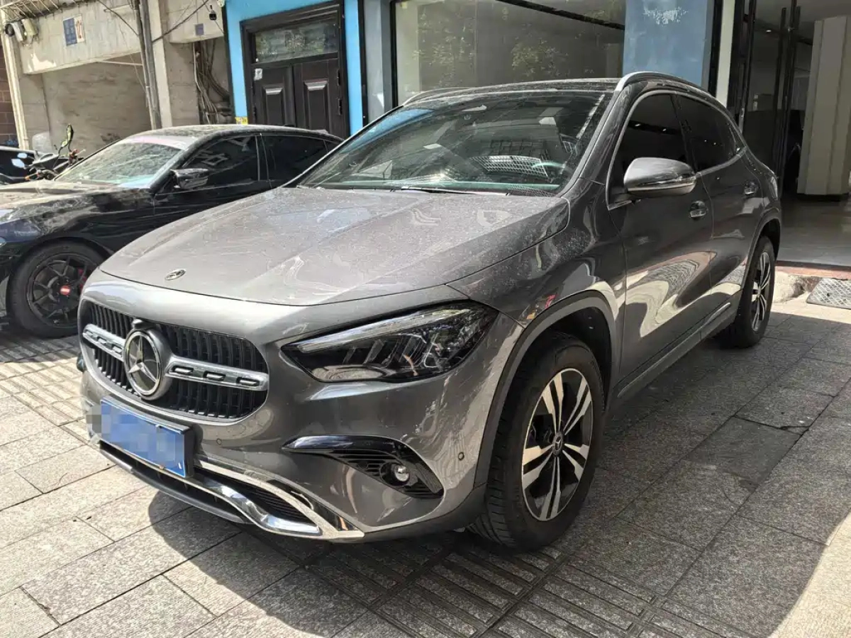 MERCEDES BENZ GLA