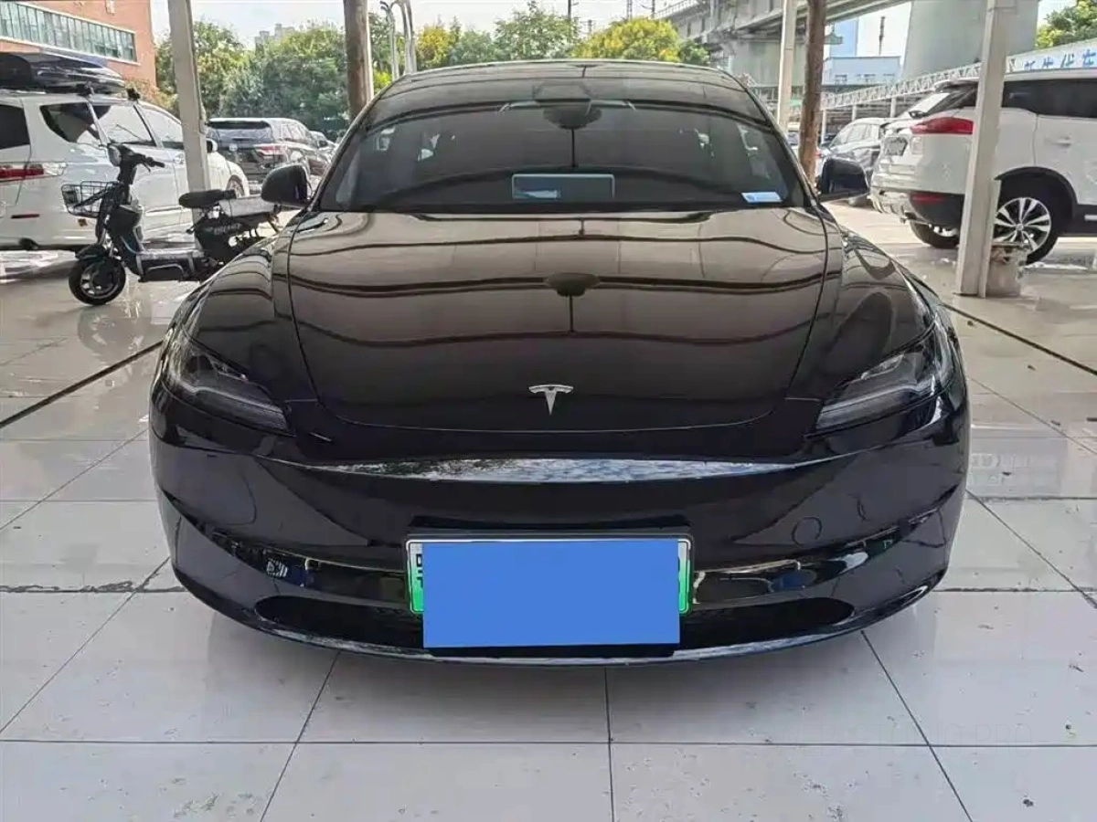 TESLA MODEL 3