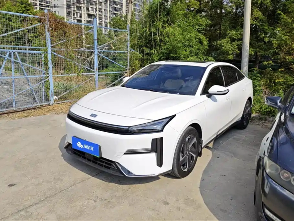 GEELY GALAXY GALAXY L6  2024