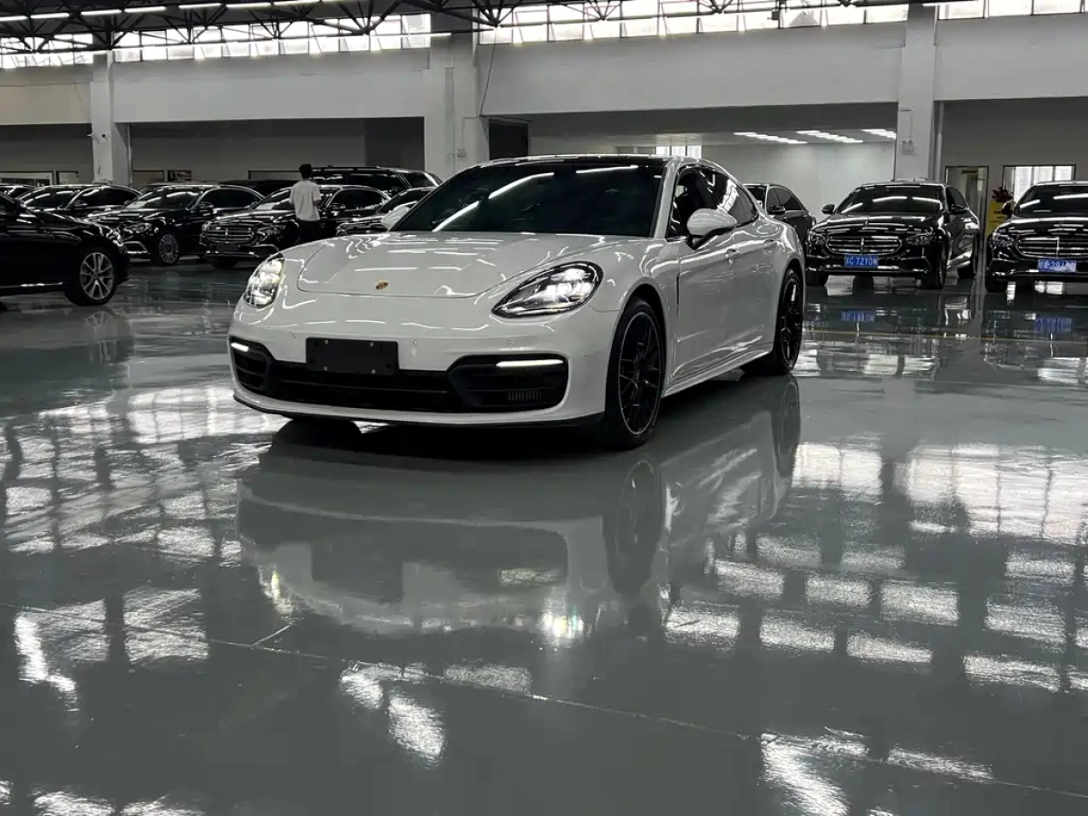 PORSCHE PANAMERA