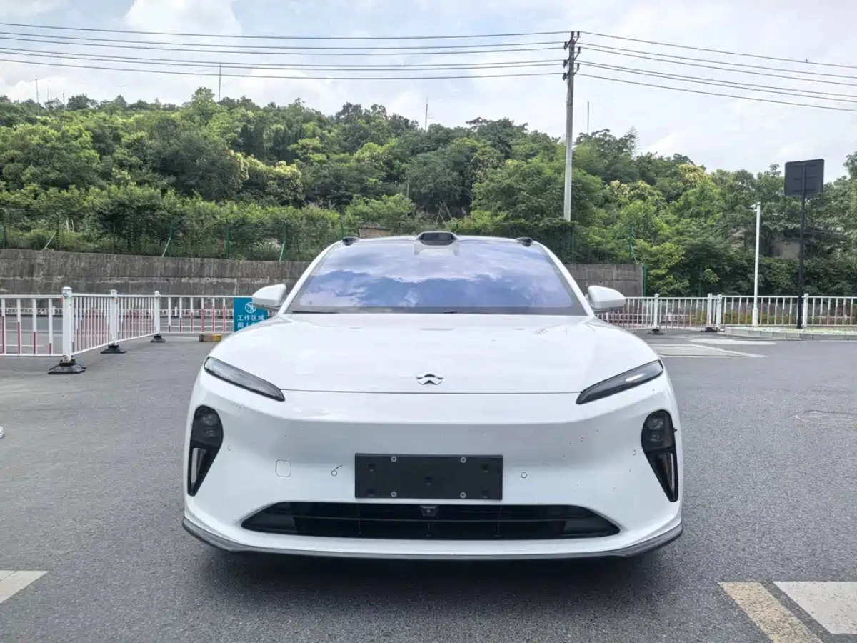 NIO ET5