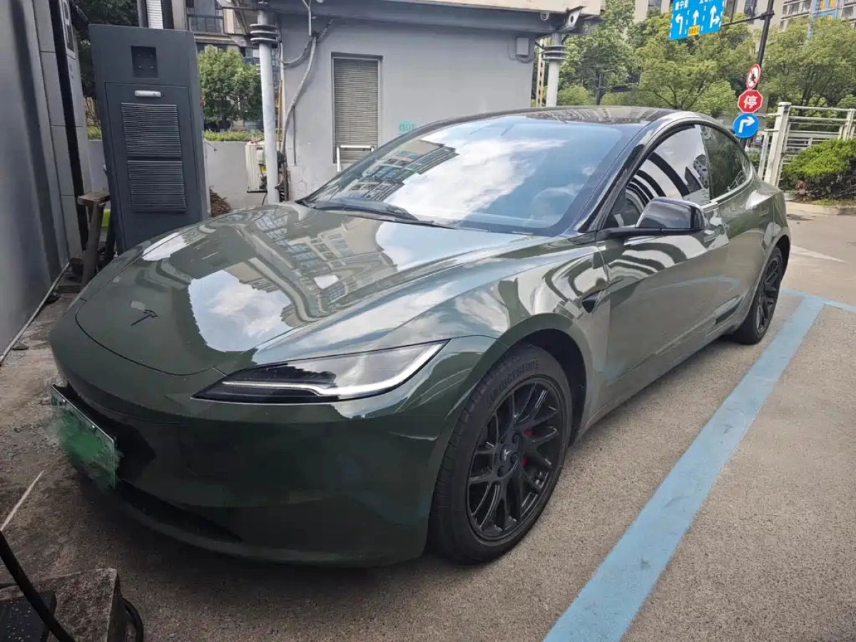TESLA MODEL 3