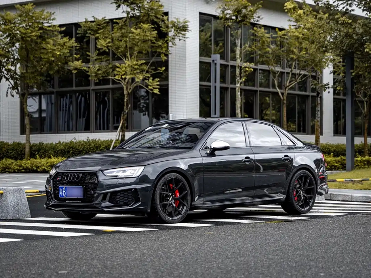 AUDI S4