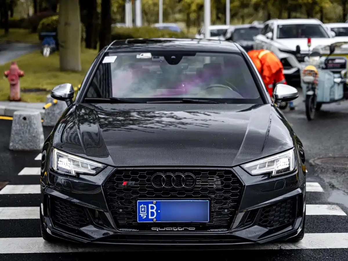 AUDI S4