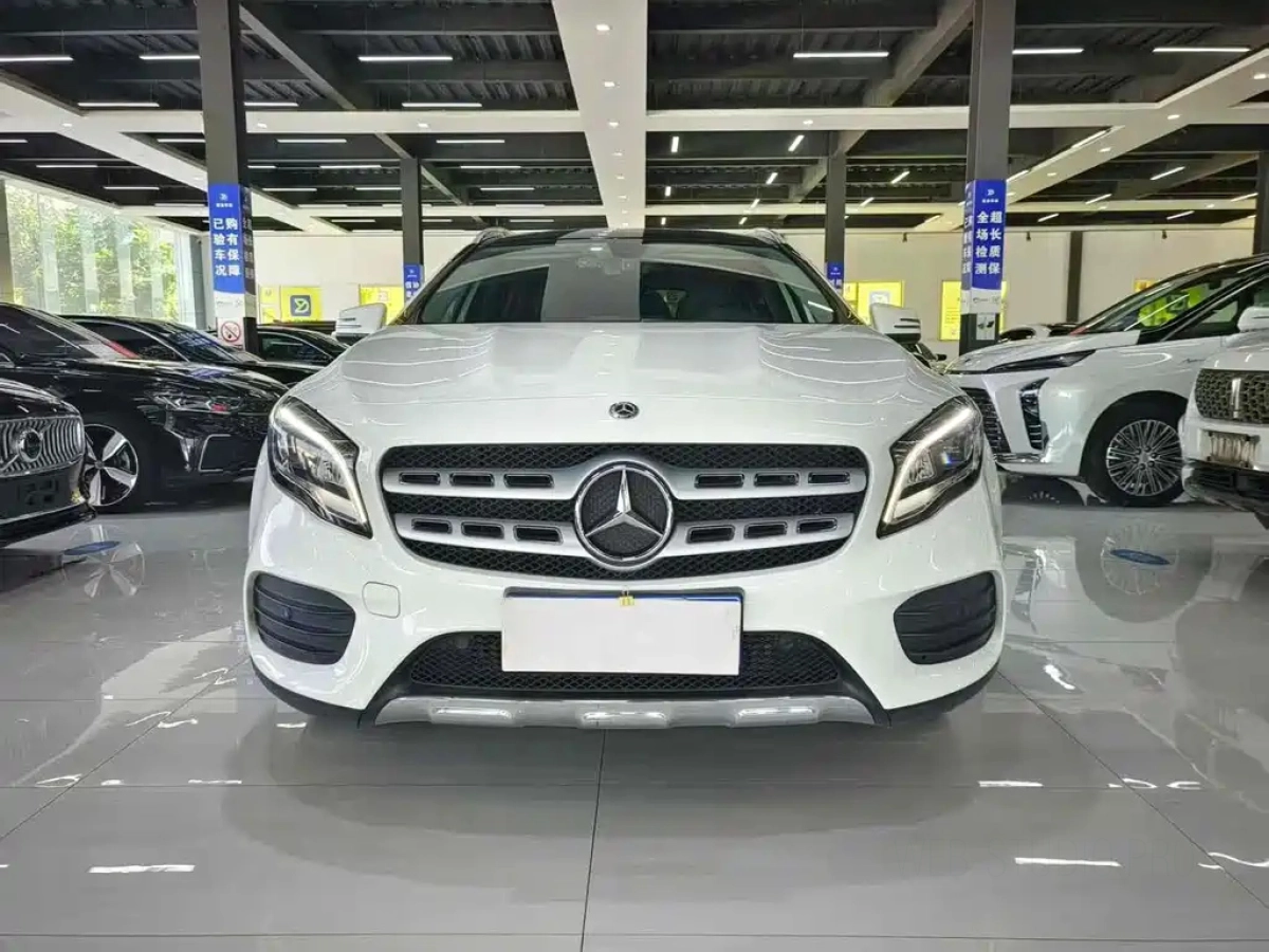 MERCEDES BENZ GLA
